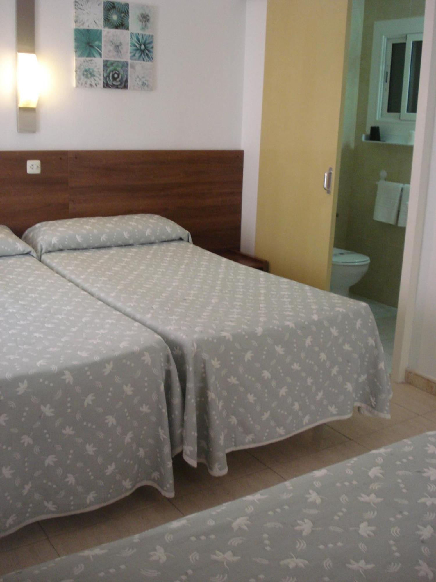 Hostal Margarita Pineda De Mar Habitación foto