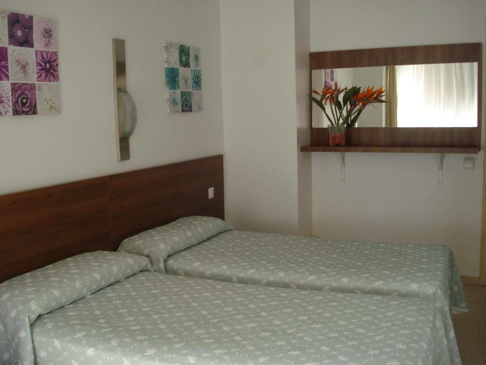 Hostal Margarita Pineda De Mar Habitación foto