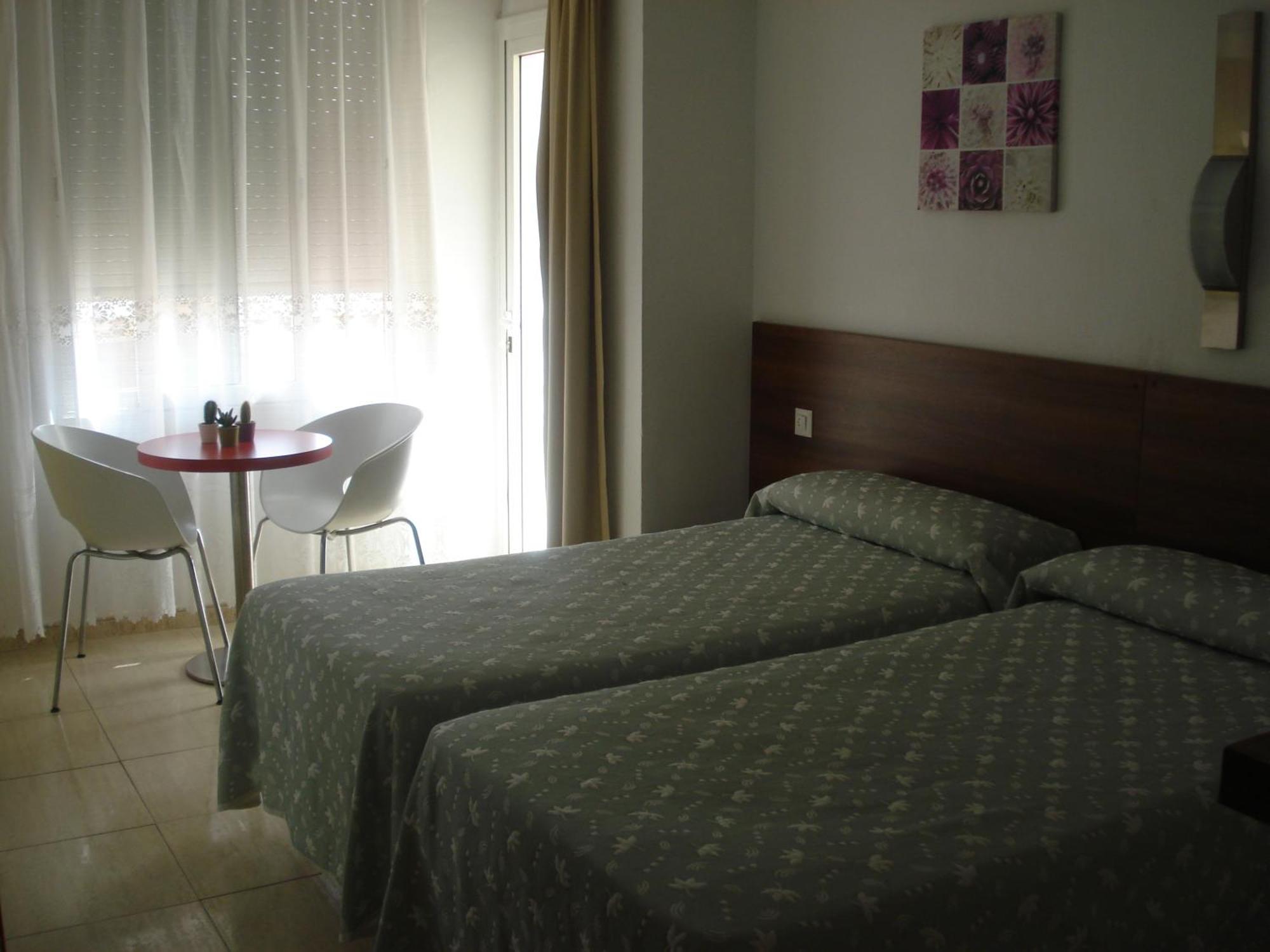 Hostal Margarita Pineda De Mar Habitación foto